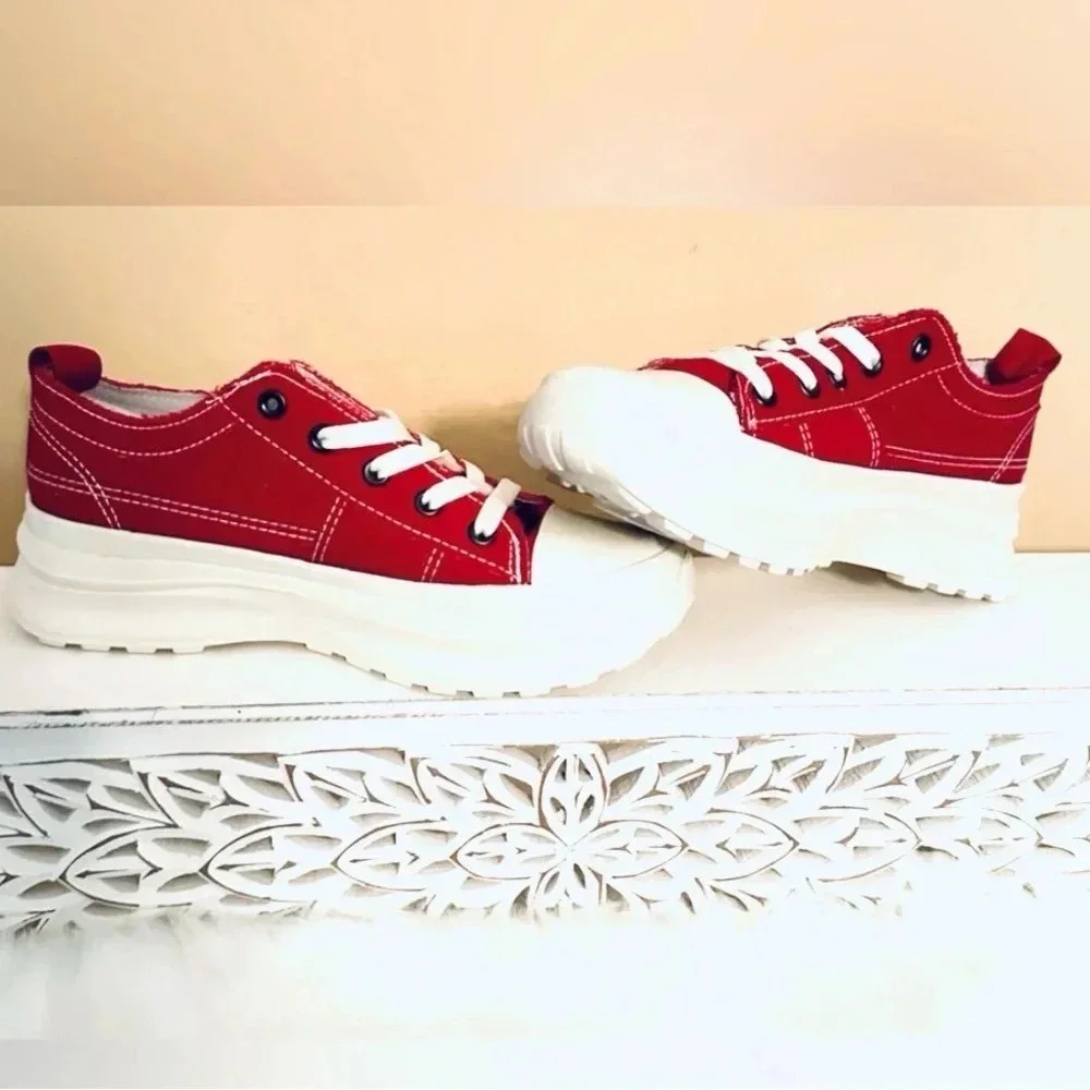 CANVAS SNEAKERS ~ Women’s Red and White canvas sneakers never worn size 7 - Picture 4 of 8
